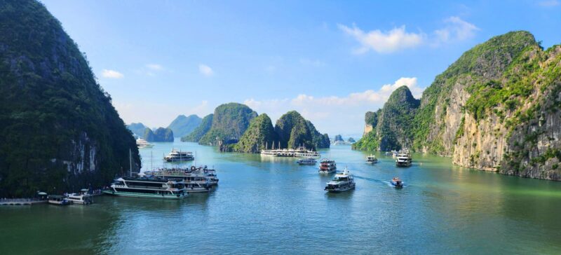 שייט במפרץ הא לונג (Ha Long Bay)